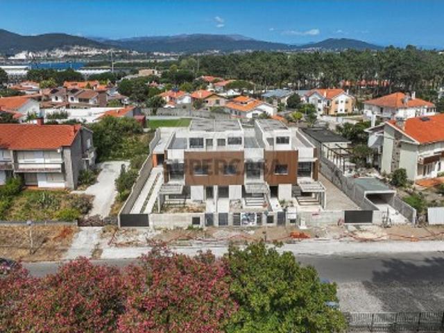 Moradia T3 Nova de gaveto à venda em Viana do Castelo