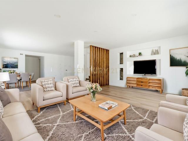 Moradia T3, Nova e Exclusiva: Piscina, Campo, e Mar em Albuf. 135m² Albufeira e Olhos de Água