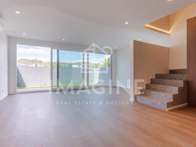 Moradia T3 nova em aires com Vista Castelo de Palmela