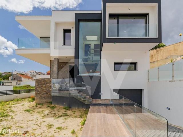 Moradia T3 nova junto s praias e golfe, com bons acessos a Lisboa