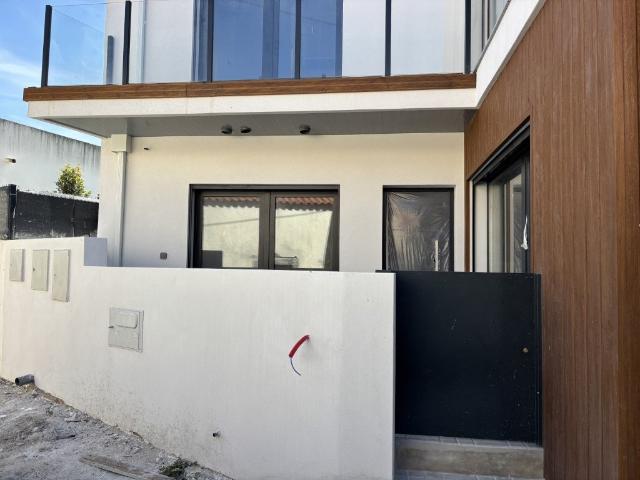 Moradia T3 Nova Na Lourinhã 96m² Moledo e Cristelo