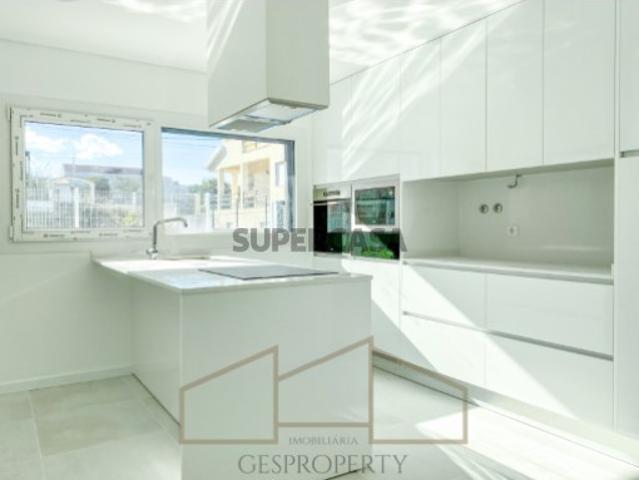 Moradia T3 Nova na Quinta de Valadares