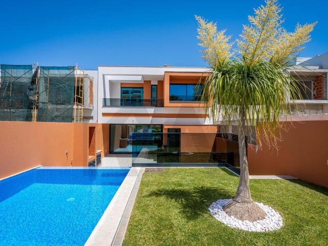 Moradia T3 nova, pronta habitar, com piscina e jardim no ranco do Rodrigo em Portimão Portimão, Portimão