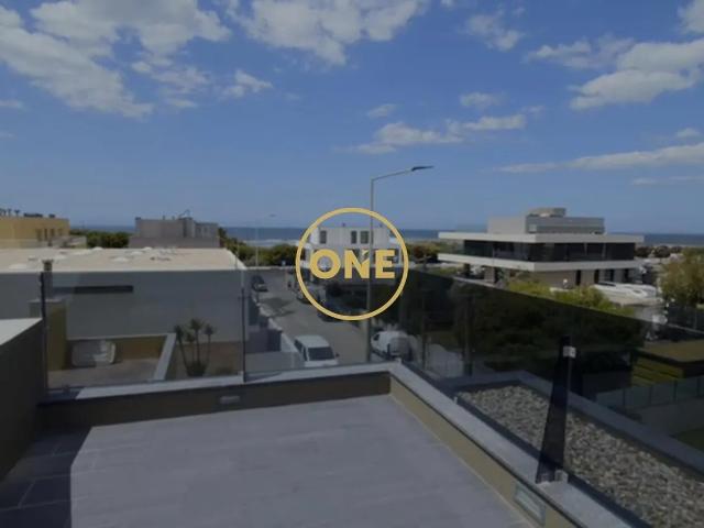 Moradia T3 a 50m da Praia Madalena
