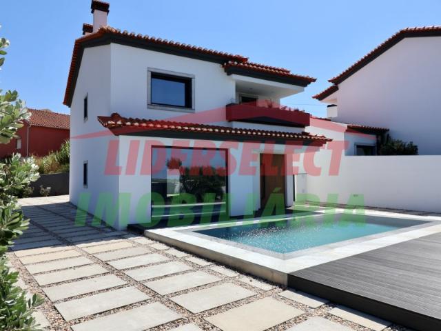 MORADIA T3 A ESTREAR | COM PISCINA E VISTA MAR