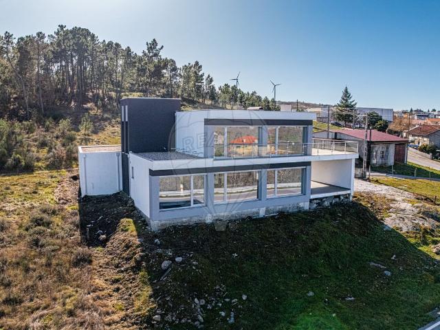 Moradia T3 à venda em Moimenta da Beira