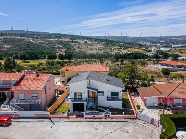 Moradia T3 à venda em Moimenta da Beira