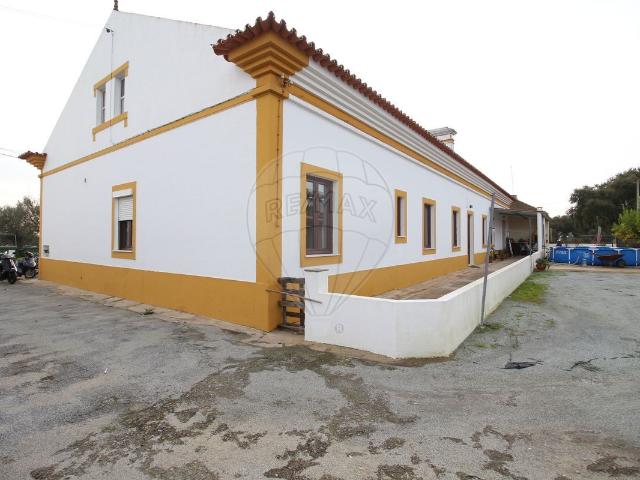 Moradia T3 à venda em Sao Sebastiao da Giesteira