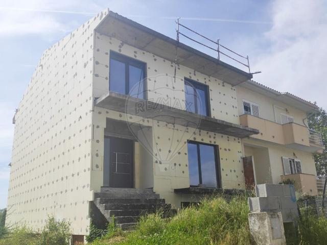 Moradia T3 à venda em Seia
