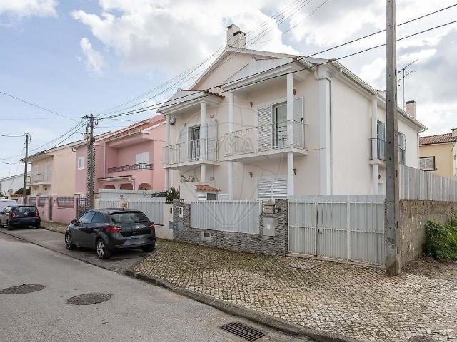 Moradia T3 à venda em Sesimbra 112m² Sesimbra Castelo