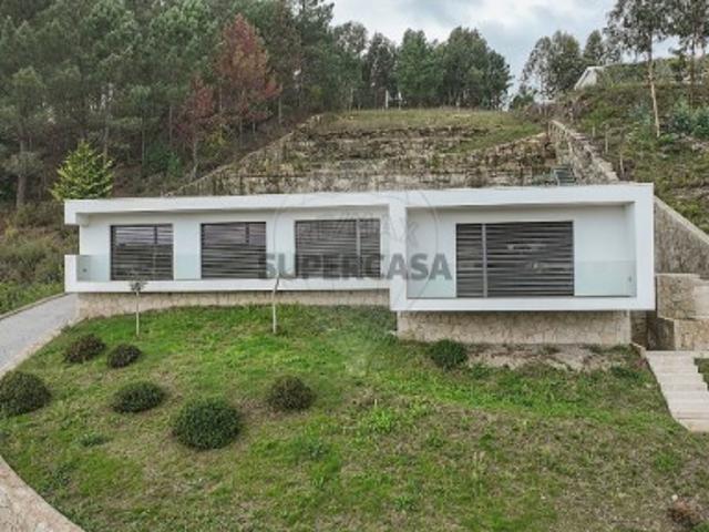 Moradia T3 à venda em Póvoa de Lanhoso