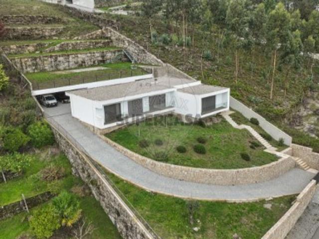 Moradia T3 à venda em Póvoa de Lanhoso