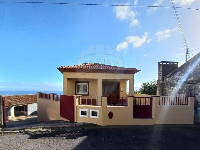 Moradia T3 à venda em Ponta Delgada