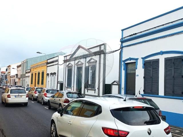 Moradia T3 à venda em Ponta Delgada