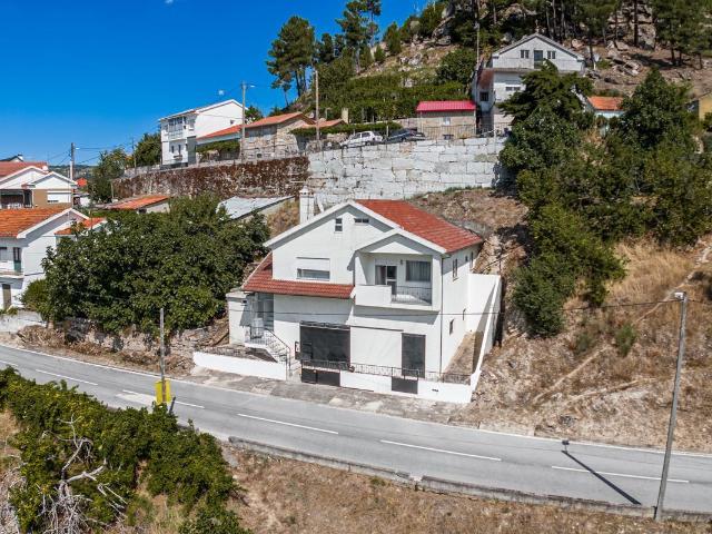 Moradia T3 à venda em Moimenta da Beira