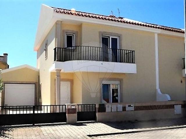 Moradia T3 à venda em Peniche 158m² Peniche