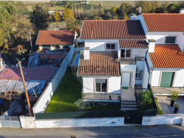 Moradia T3 à venda em Vila Verde