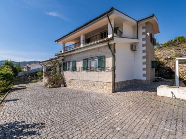 Moradia T3 à venda em Vila Verde