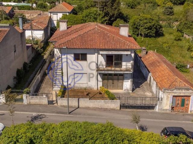 Moradia T3 + Anexo — Centro de Santo Tirso | Lote 550 m², Garagem 7 Viaturas