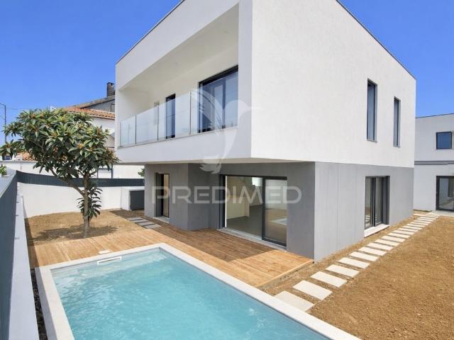 Moradia T3, Aroeira