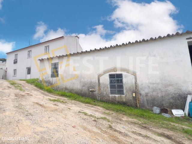 Moradia T3 + ARMAZM amplo de 145 m2 com adega e logradouro em Mafra