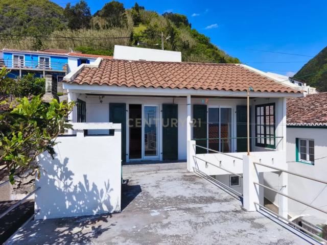 Moradia T3 c/Vista Mar 180º e Garagem Ribeira Quente