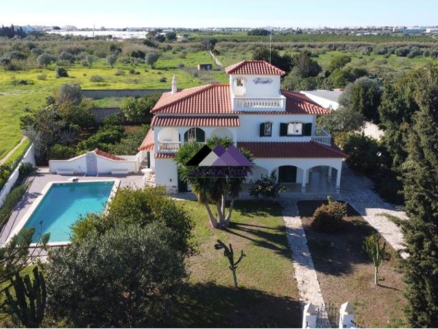 Moradia T3 c/ Piscina e Garagem
