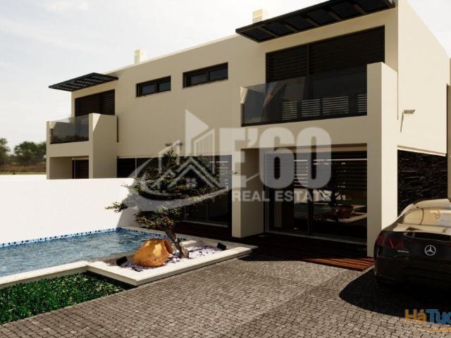MORADIA T3 C/ PISCINA EM SÃO FELIX DA MARINHA | 26064081409