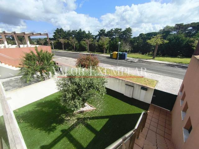 Moradia T3 C/ Quintal e Garagem Condomínio C/ Piscina