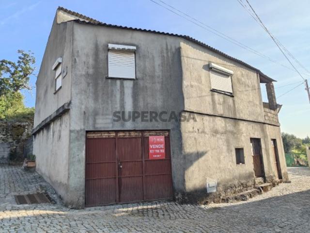 Moradia T3 c/ terrenos em Arnas, Sernancelhe