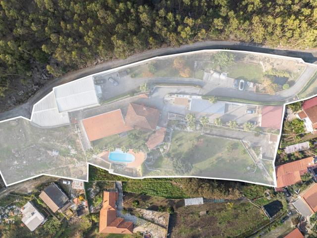 Moradia T3 com 6.721m2 de terreno + Armazém para Indústria T. 268m² Barcelos