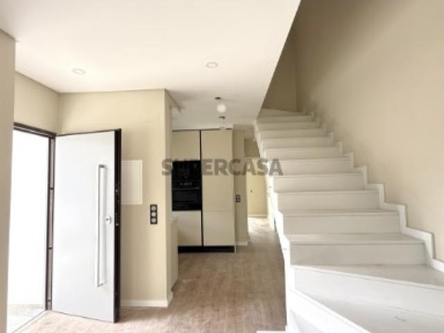 Moradia T3 com 2 Suítes e Quarto no Piso 0