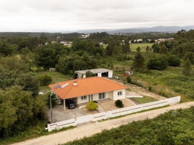 Moradia T3 com 2.040 m² de Terreno, Valença 196m² Fontoura
