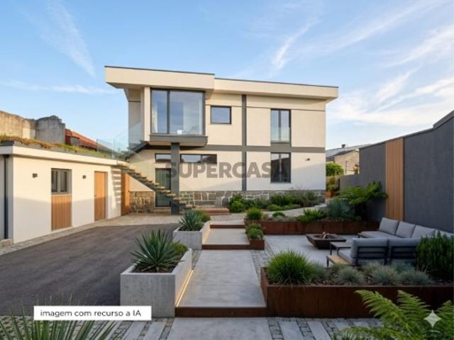 Moradia T3 com 329m² de Construção em Terreno de 600m² Rio Meão Ideal para Investimento