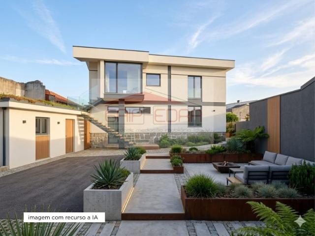 Moradia T3 com 329m² de Construção em Terreno de 600m² Rio Meão Ideal para Investimento