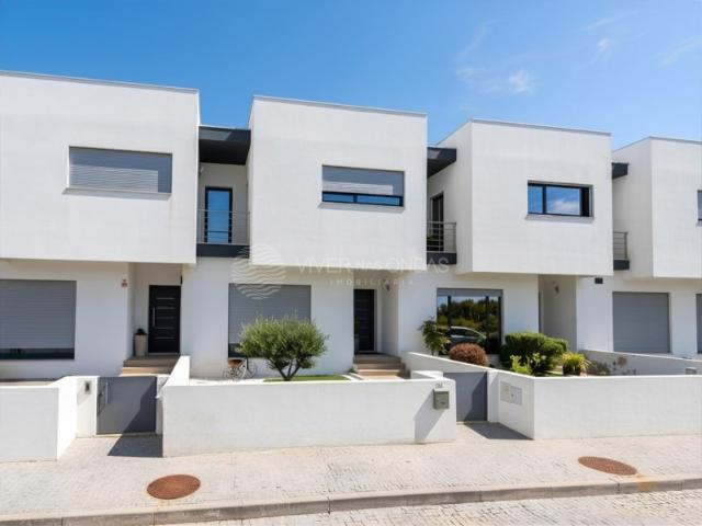 Moradia T3 com Terraço de 34 m² e Garagem Carvalhosa, Paços de Ferreira