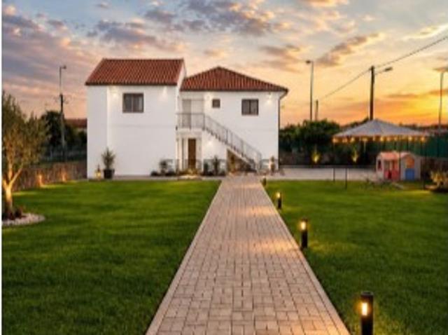 Moradia T3 com terreno de cerca de 1.000 m² em Tamengos