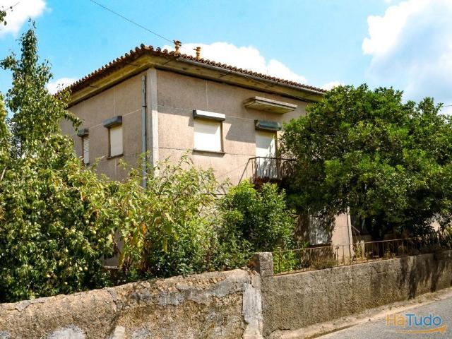 Moradia T3 com terreno, jardim e lugar de garagem ? Travasso | 26084097043