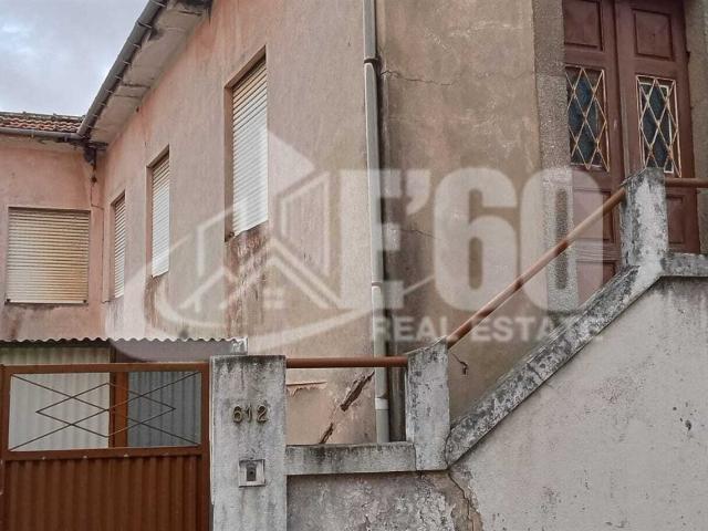 Moradia T3 Com Terreno Para Reabilitar 62m² Vila Nova De Gaia Santa Marinha