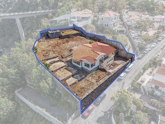 Moradia T3 com vista dominante sobre o Funchal. 243m² Santa Luzia Funchal