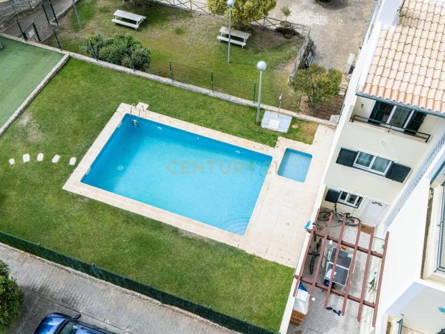 Moradia T3 com vista mar e piscina, na Ericeira