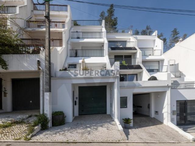 Moradia T3 com Vista Panorâmica de Mar, em Sesimbra Santiago