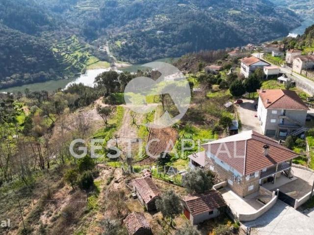 Moradia T3 com vistas deslumbrantes para o Rio Douro em Penhalonga, Ma