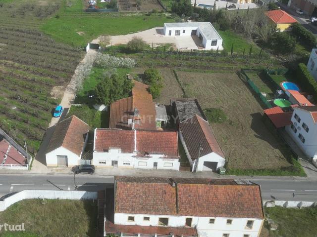 Moradia T3 com Adega e garagens no Vilar