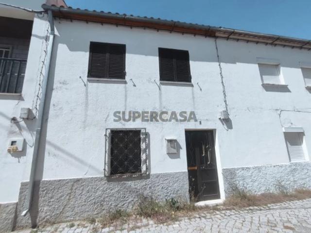 Moradia T3, com anexo, Sobral do Campo, Castelo Branco