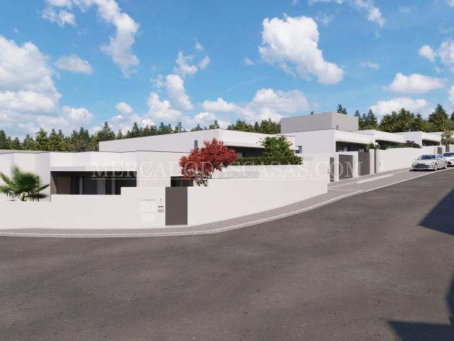 Moradia T3 com cave e grande jardim
