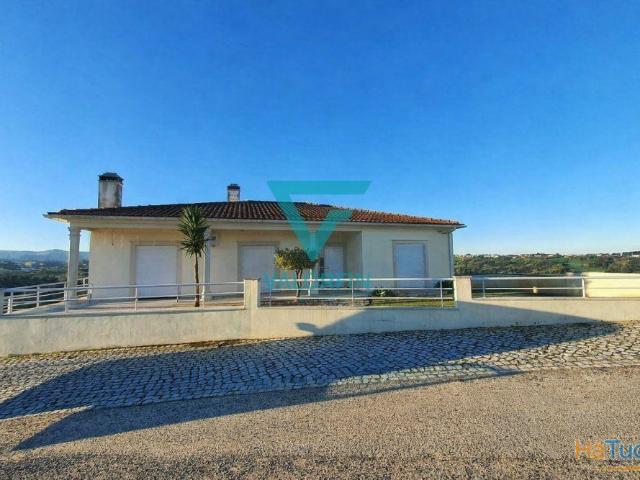 MORADIA T3 com Cave, Rés do Chão e Terreno | Batalha | 26074079422