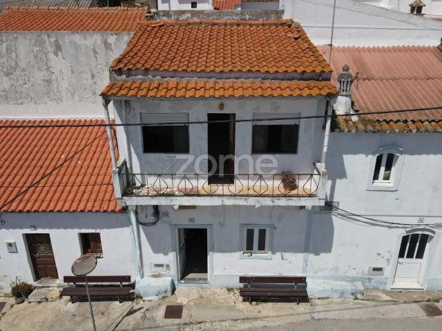 Moradia T3 com dois andares, em Penina, Benafim, Loulé