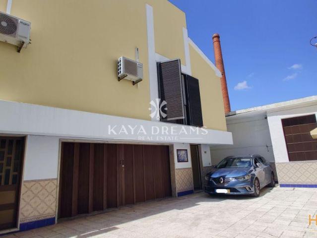 Moradia T3 com dois pisos, garagem e Logradouro em Campo das Amoreiras, Lumiar, Lisboa | 25073955538