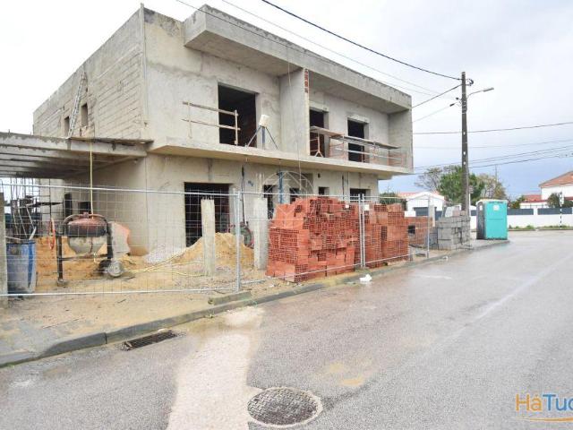 Moradia T3 com duas Suítes e Pérgola localizada em Pinhal do General, Fernão Ferro Seixal | 26064083326